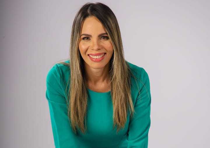 María Cristina Rodríguez gana categoría “Mejor locutor de televisión” en Premios La Voz