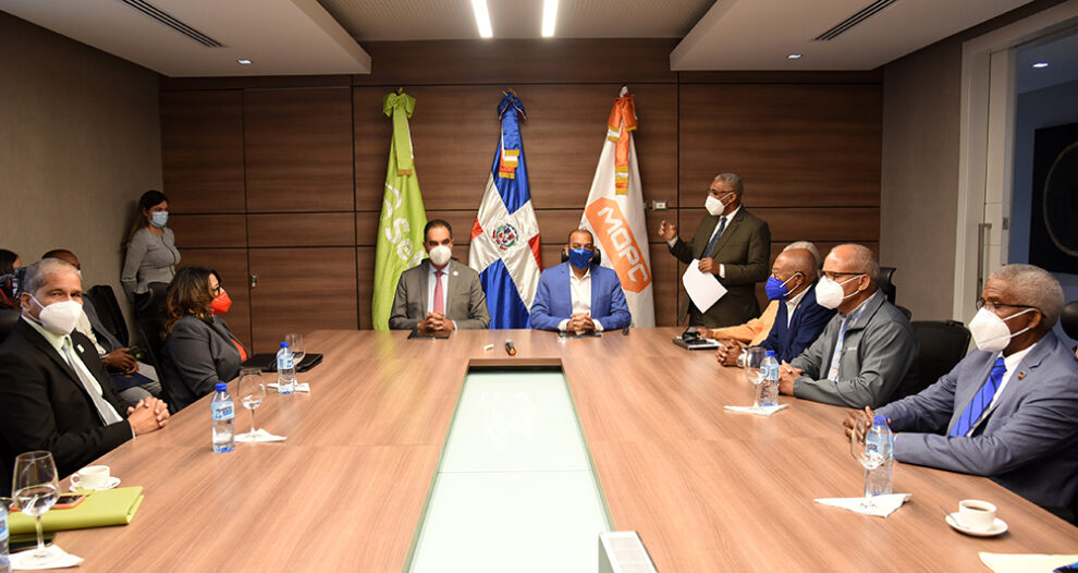 Jornaleros laboran para Obras Públicas con sus familiares tendrán cobertura de salud y riesgos laborales vía Senasa