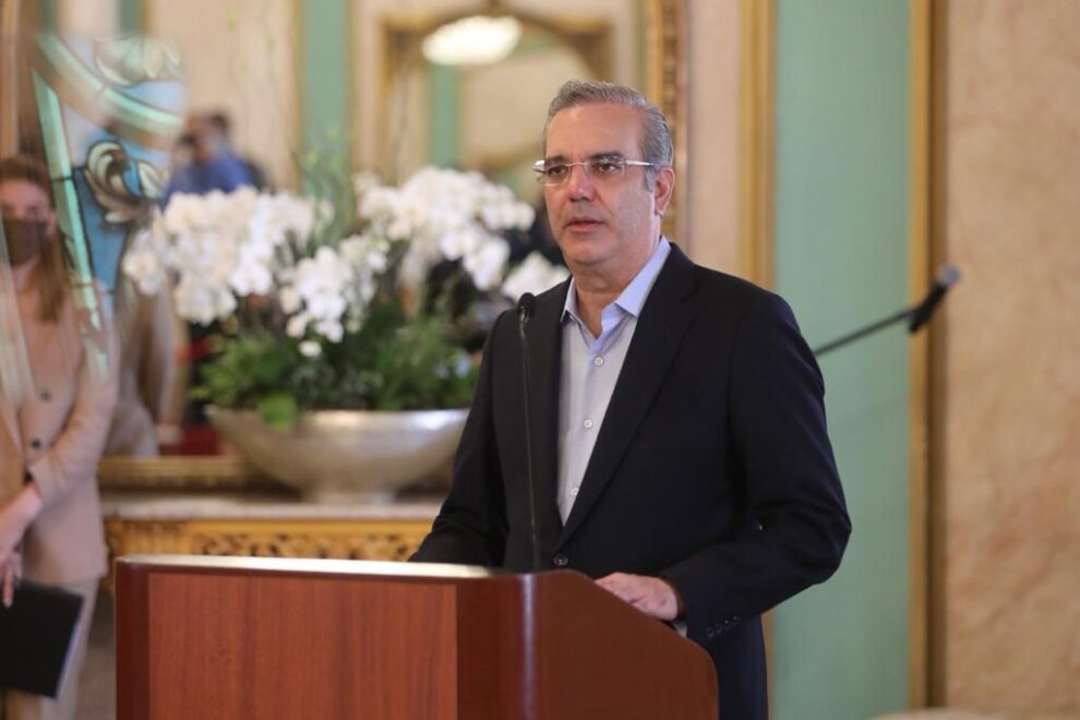 Abinader otorga plazo de 10 días para recibir propuestas para mitigar alza de precios