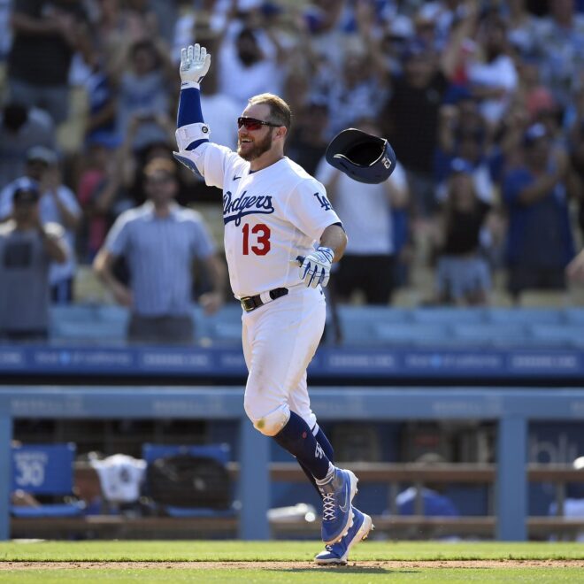 Dodgers ganan el sexto corrido y se acercan a tres partidos de los Gigantes