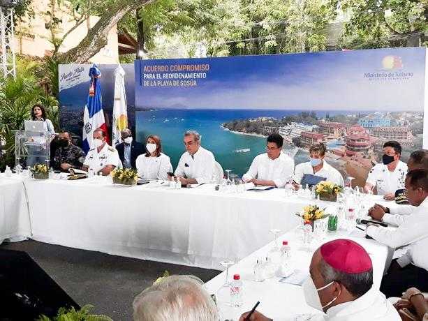 Abinader anuncia inversión RD$350 MM en reordenamiento de playa Sosúa
