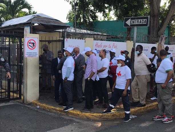Conflicto por la administración de la Cruz Roja; varias personas heridas y apresadas