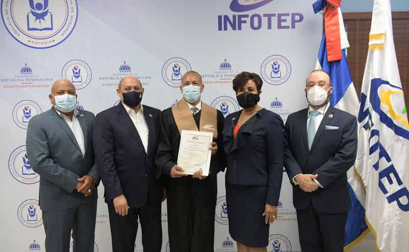 INFOTEP certifica a 69 colabores de la Superintendencia de Seguros