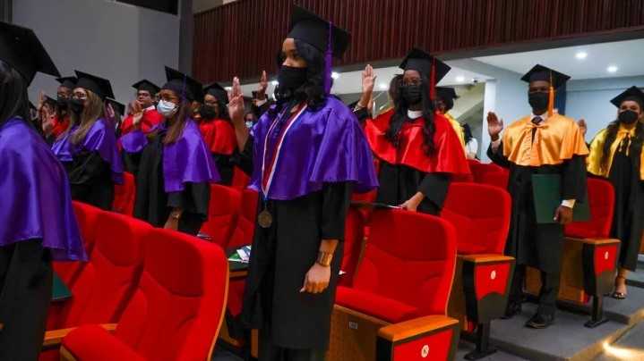 Abinader insta a jóvenes ser agentes del cambio