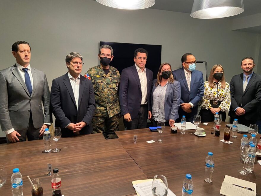 Uber se registrará como empresa de transporte