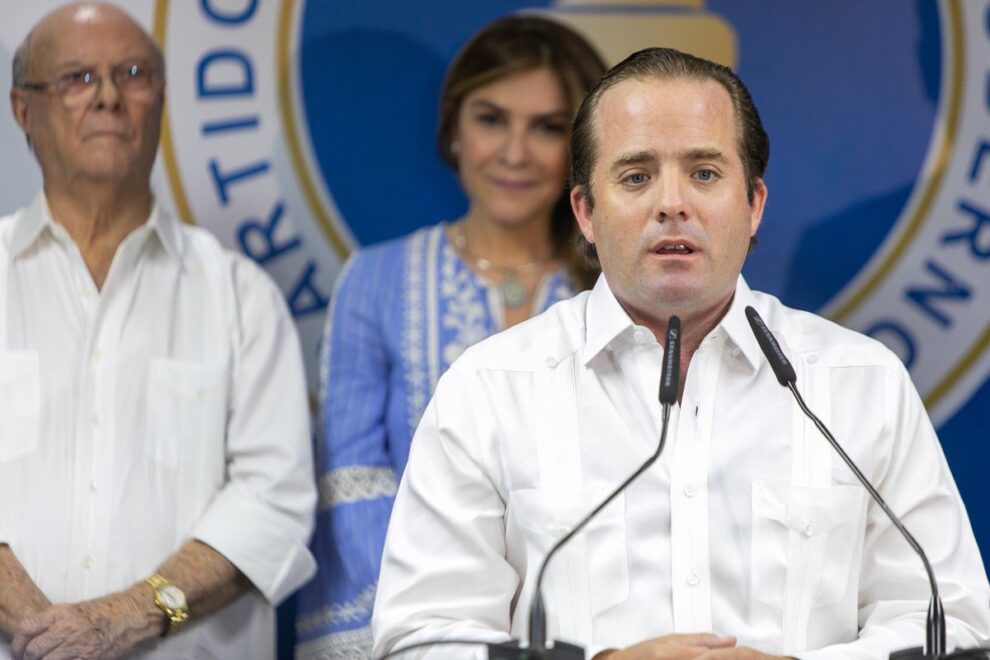 PRM abre camino Abinader hacia la reelección