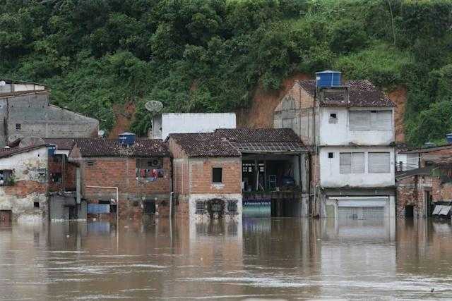 Al menos 18 muertos y unos 16.000 damnificados por las lluvias en Brasil