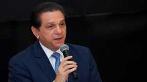 Ministro de Salud espera ola Covid con distanciamiento, vacuna y mascarilla