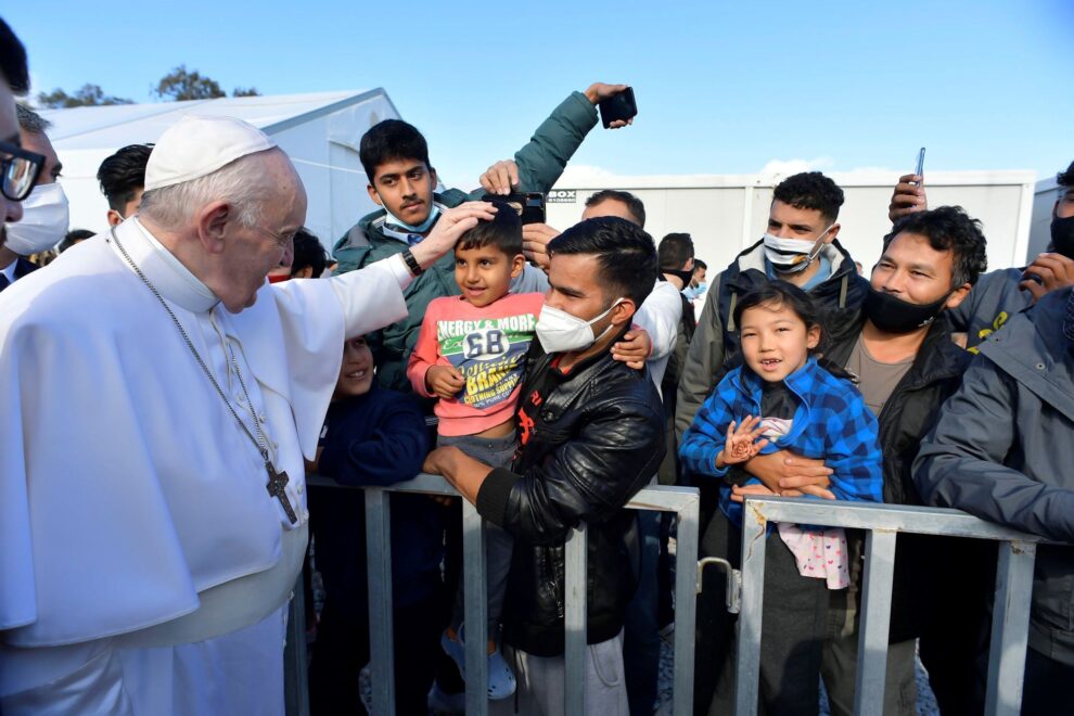 El papa Francisco visita la isla griega de Lesbos