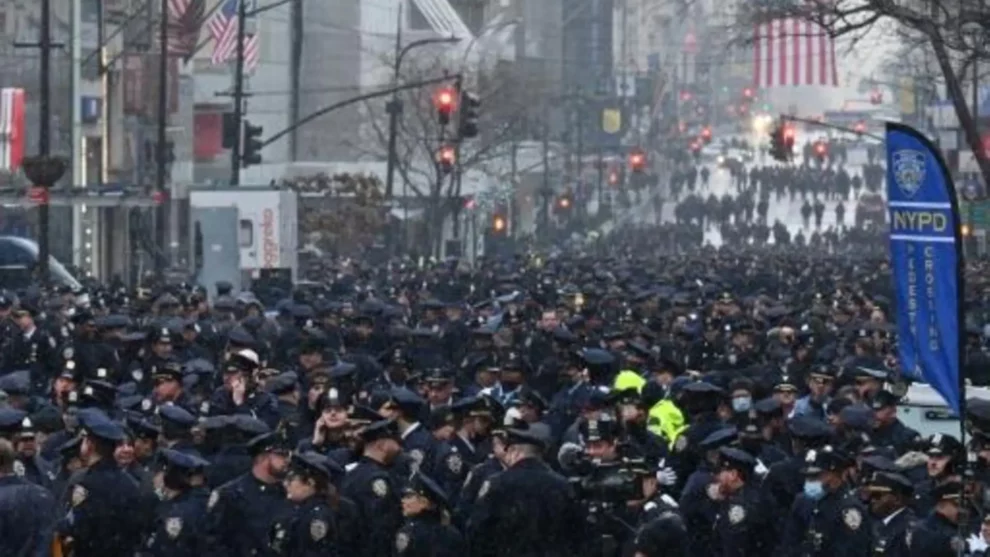 Un impresionante adiós al policía de origen dominicano asesinado en tiroteo