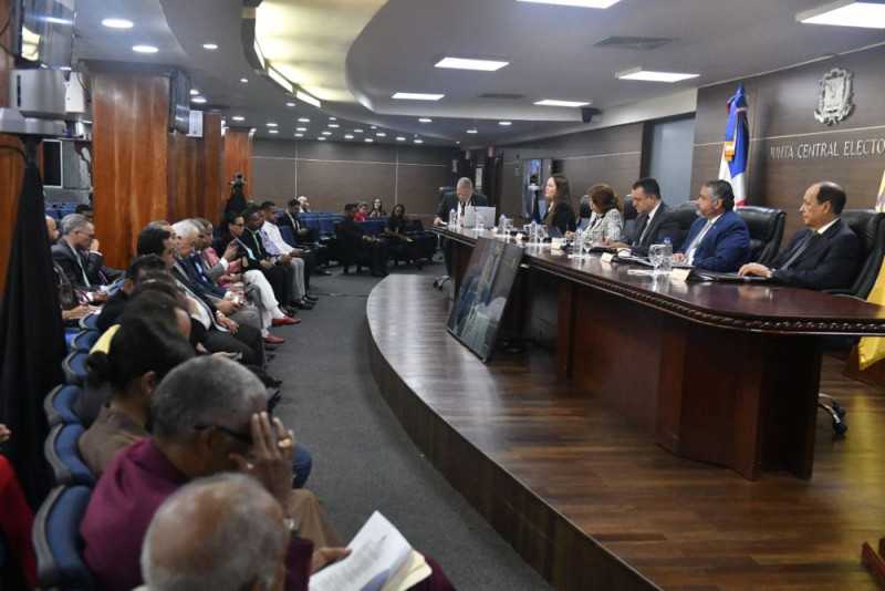 JCE y partidos buscan regular las afiliaciones y desafiliaciones en organizaciones políticas