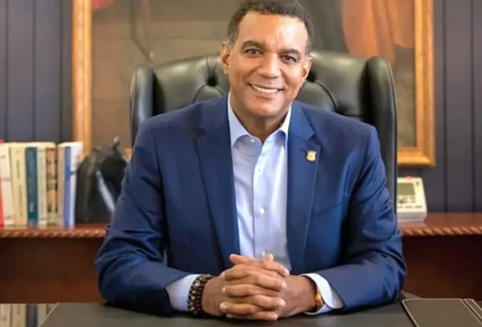 Senador Carlos Gómez y el ITLA impulsan nuevas carreras tecnológicas en Moca