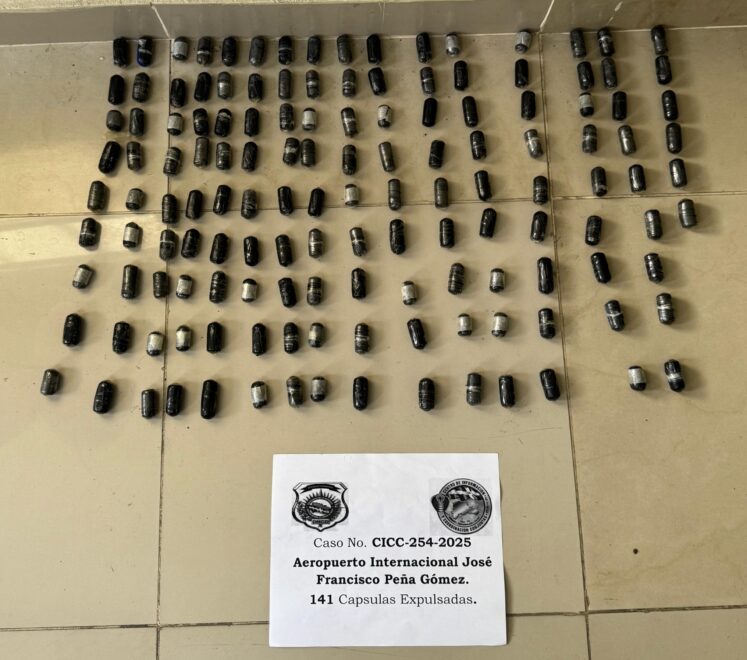 Detención de ciudadano francés de 19 años en el aeropuerto Aeropuerto Las Américas tras haber ingerido más de 1 kg de cocaína”