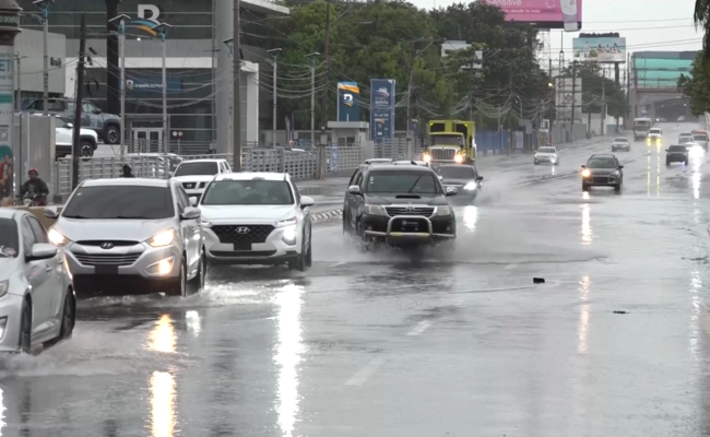 “Aguaceros y tormentas eléctricas por efectos indirectos del huracán Huracán Melissa en el país.”
