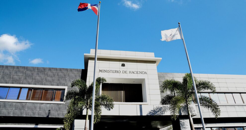 “Hacienda anuncia nueva emisión de bonos internos para reforzar infraestructura hídrica y energética.”
