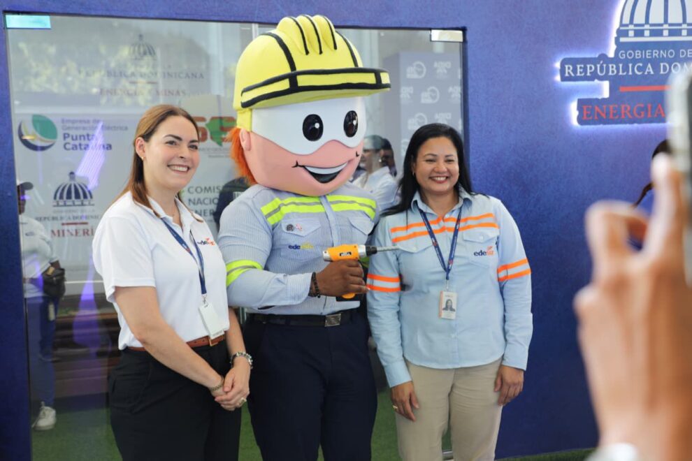 *EDES dictan charla sobre eficiencia energética en la Feria del Libro 2025*