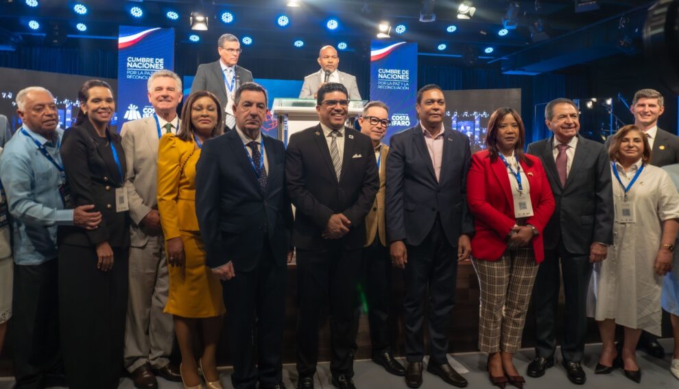 Víctor D Aza destaca en la Cumbre de Naciones por la Paz: “La fe y el liderazgo con valores son pilares para un futuro mejor”
