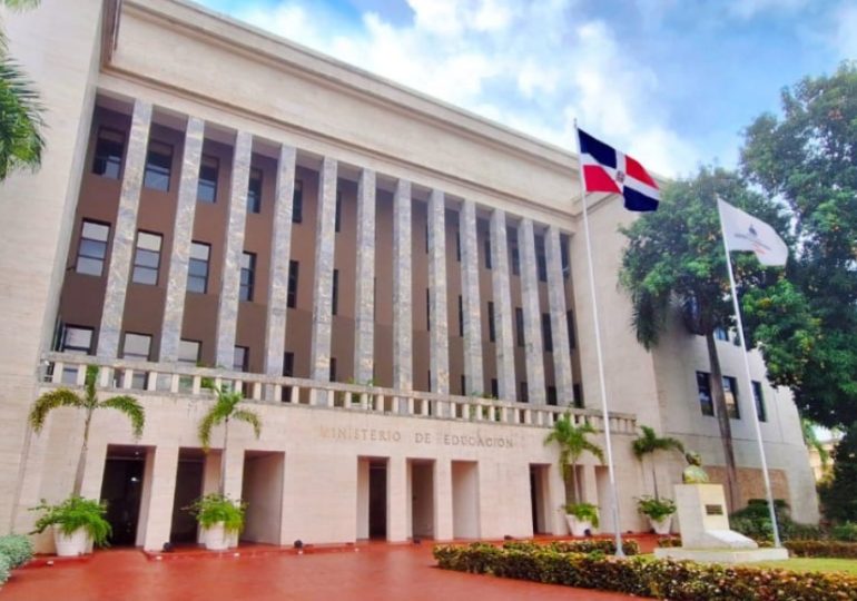 Educación llama a reanudar la docencia en provincias en alerta verde y amarilla