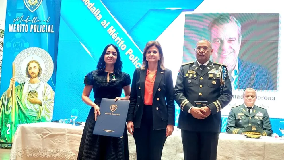 Policía Nacional reconoce al presidente y a funcionarios por fortalecer la seguridad ciudadana