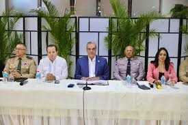 Luis Abinader lidera reunión para fortalecer la seguridad nacional en Santo Domingo