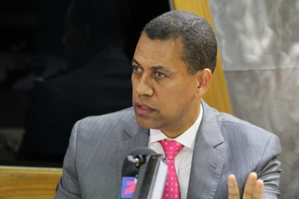 Guido Gómez Mazara cuestiona a Danilo Medina sobre manejo de deuda y operación de RD$ 21 Mil Millones en 2020