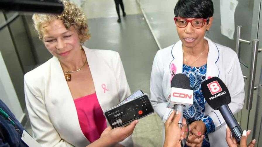 Denuncian salarios irregulares en Oncológico de Santiago