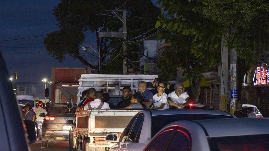 Gobierno restableció sistema eléctrico nacional a las 2:20 am; tras apagón que paralizó al país