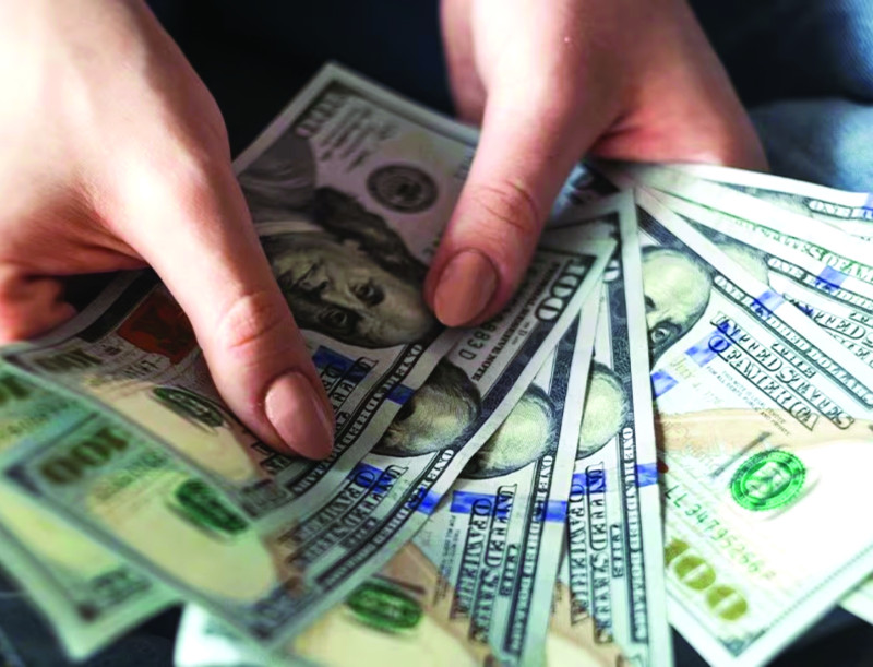 La tasa del dólar desciende entre uno y dos puntos en el mercado