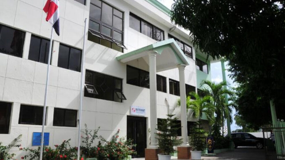 INTRANT anunció medidas especiales para regular el tránsito de vehículos de carga durante Navidad 2025 y Año Nuevo 2026, como parte del plan de seguridad vial