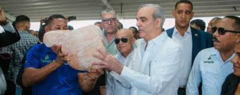 Presidente Luis Abinader supervisa abastecimiento y precios de la canasta básica