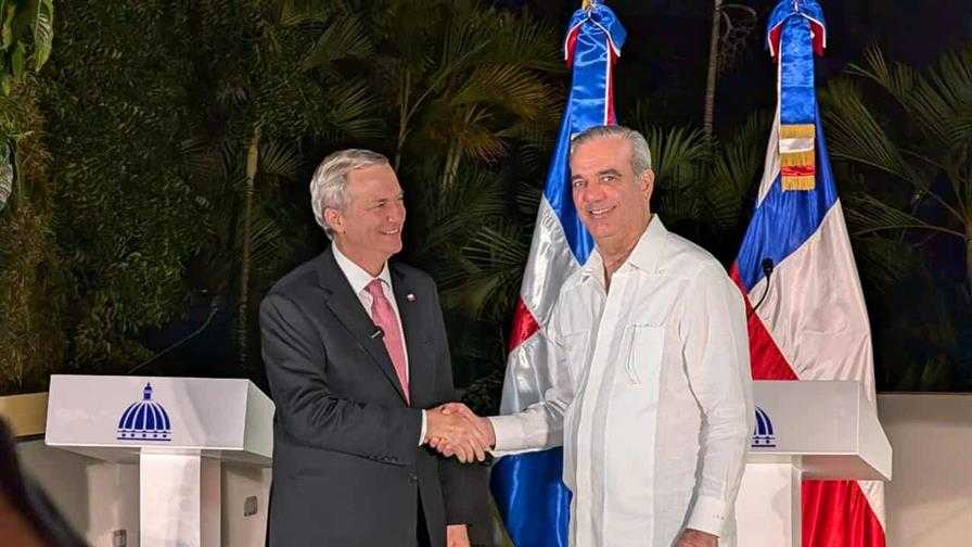 Luis Abinader y el presidente electo de Chile dialogan sobre comercio, migración y turismo en RD